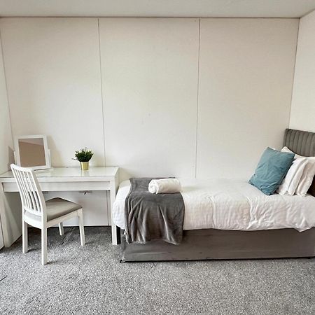 Large Townhouse 5 Beds With Two Parking Spaces - Manchester City Centre מראה חיצוני תמונה