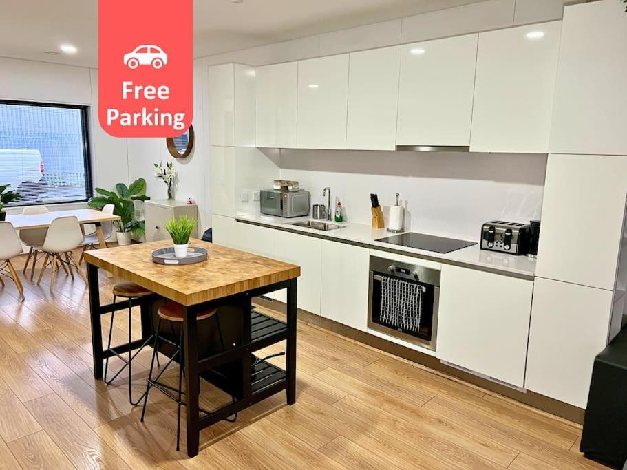 Large Townhouse 5 Beds With Two Parking Spaces - Manchester City Centre מראה חיצוני תמונה