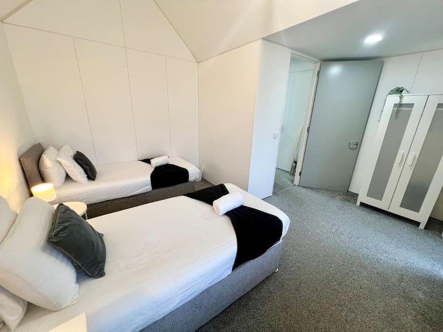 Large Townhouse 5 Beds With Two Parking Spaces - Manchester City Centre מראה חיצוני תמונה