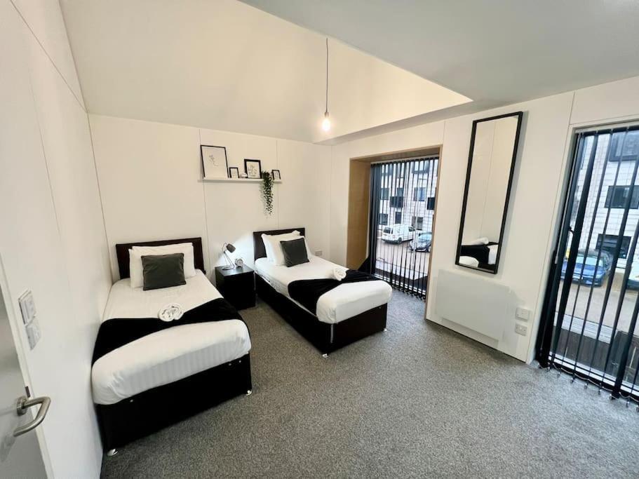 Large Townhouse 5 Beds With Two Parking Spaces - Manchester City Centre מראה חיצוני תמונה