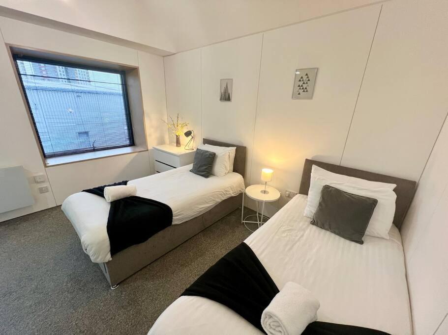 Large Townhouse 5 Beds With Two Parking Spaces - Manchester City Centre מראה חיצוני תמונה