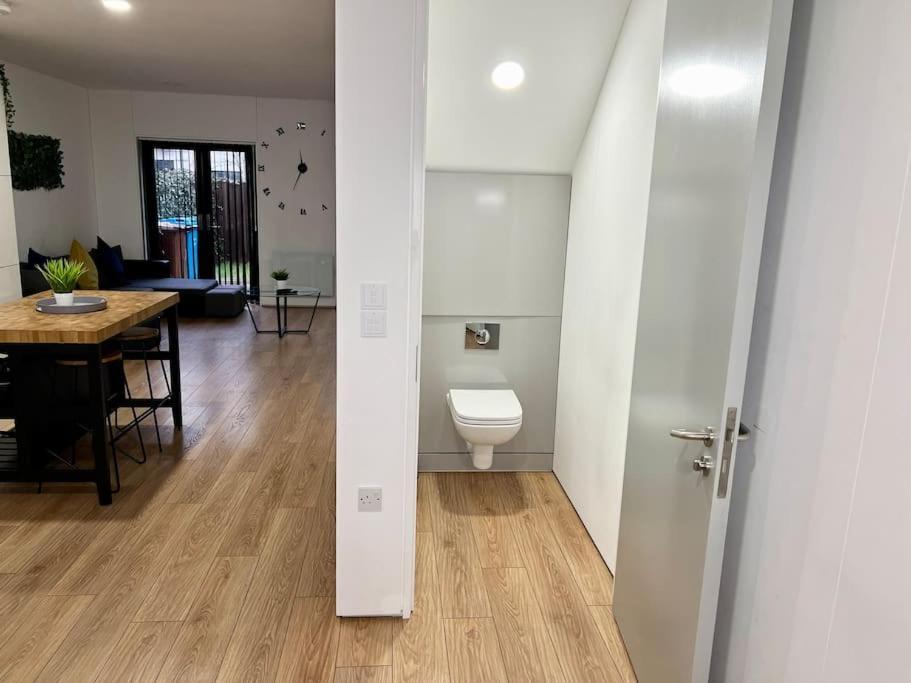 Large Townhouse 5 Beds With Two Parking Spaces - Manchester City Centre מראה חיצוני תמונה
