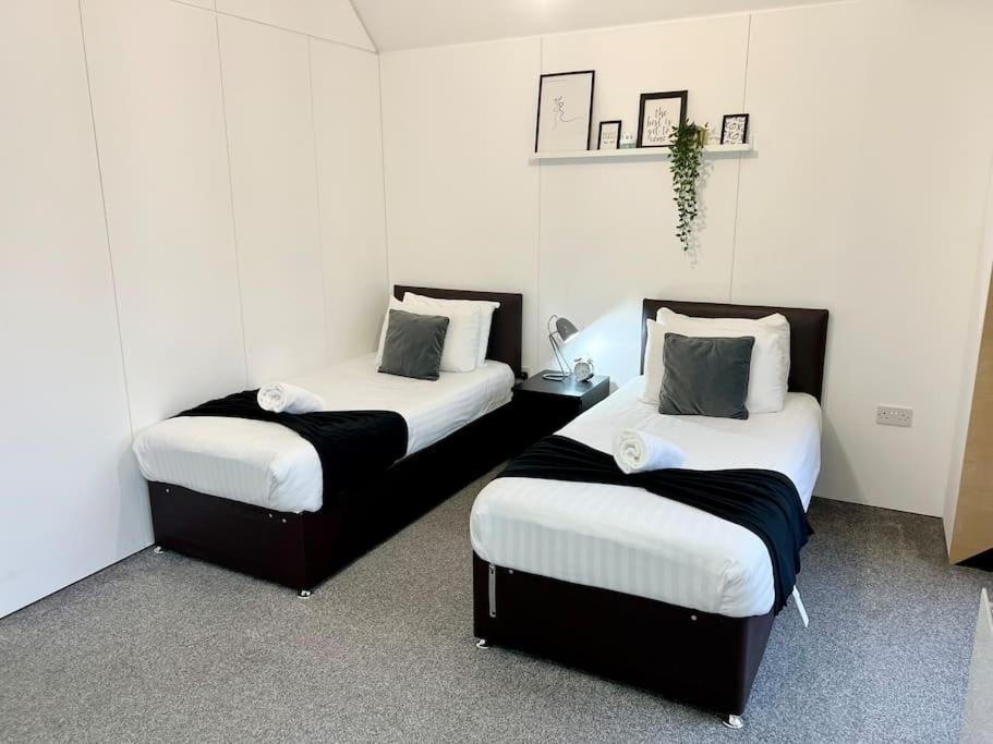 Large Townhouse 5 Beds With Two Parking Spaces - Manchester City Centre מראה חיצוני תמונה