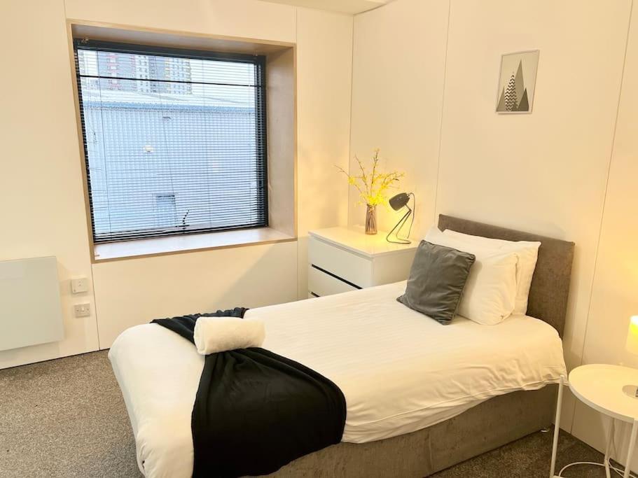 Large Townhouse 5 Beds With Two Parking Spaces - Manchester City Centre מראה חיצוני תמונה