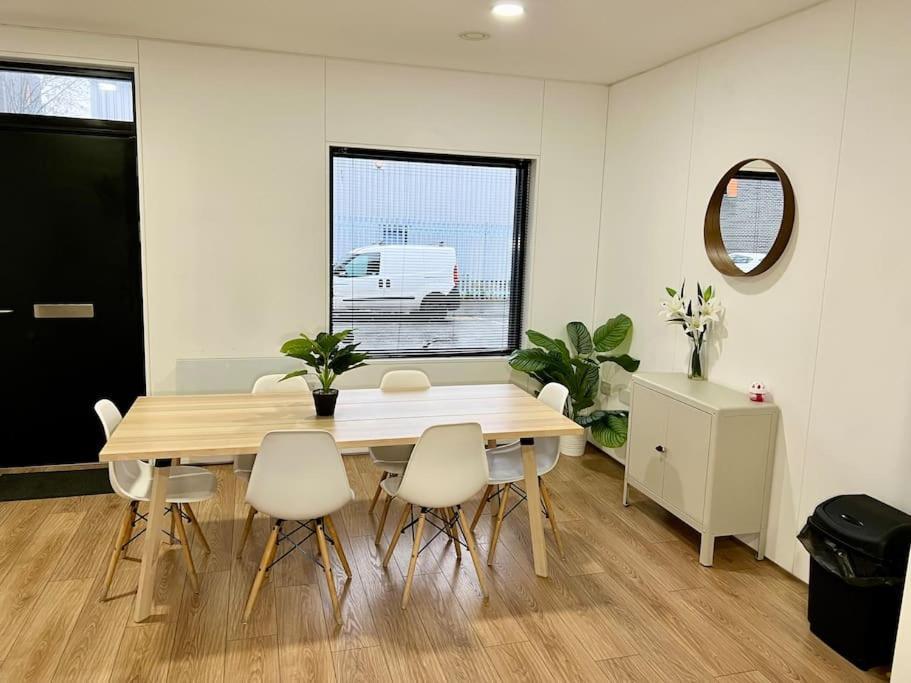 Large Townhouse 5 Beds With Two Parking Spaces - Manchester City Centre מראה חיצוני תמונה