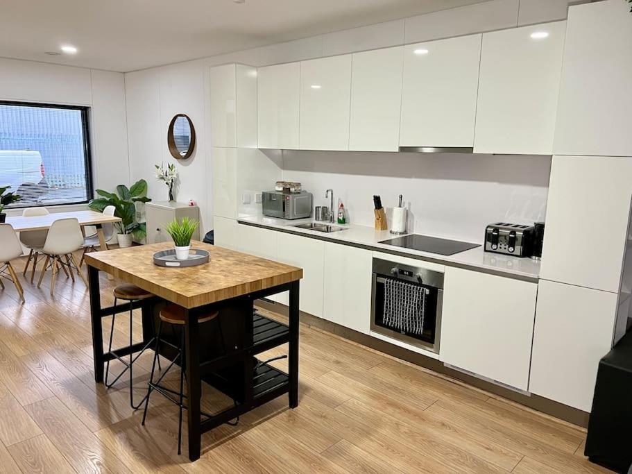 Large Townhouse 5 Beds With Two Parking Spaces - Manchester City Centre מראה חיצוני תמונה