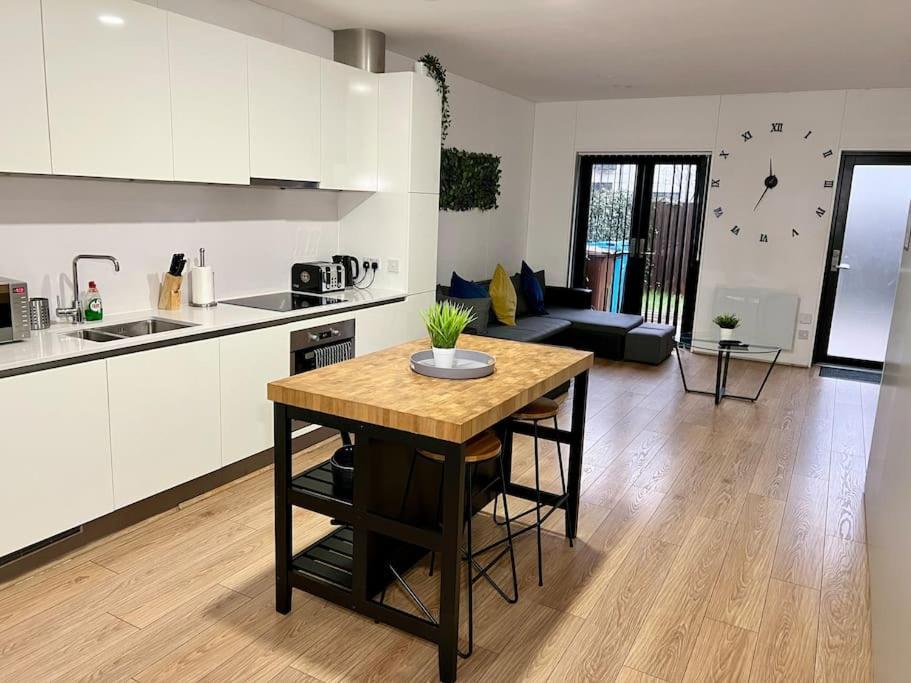 Large Townhouse 5 Beds With Two Parking Spaces - Manchester City Centre מראה חיצוני תמונה
