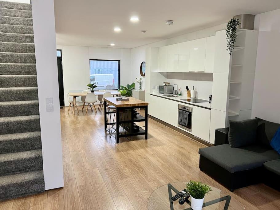 Large Townhouse 5 Beds With Two Parking Spaces - Manchester City Centre מראה חיצוני תמונה