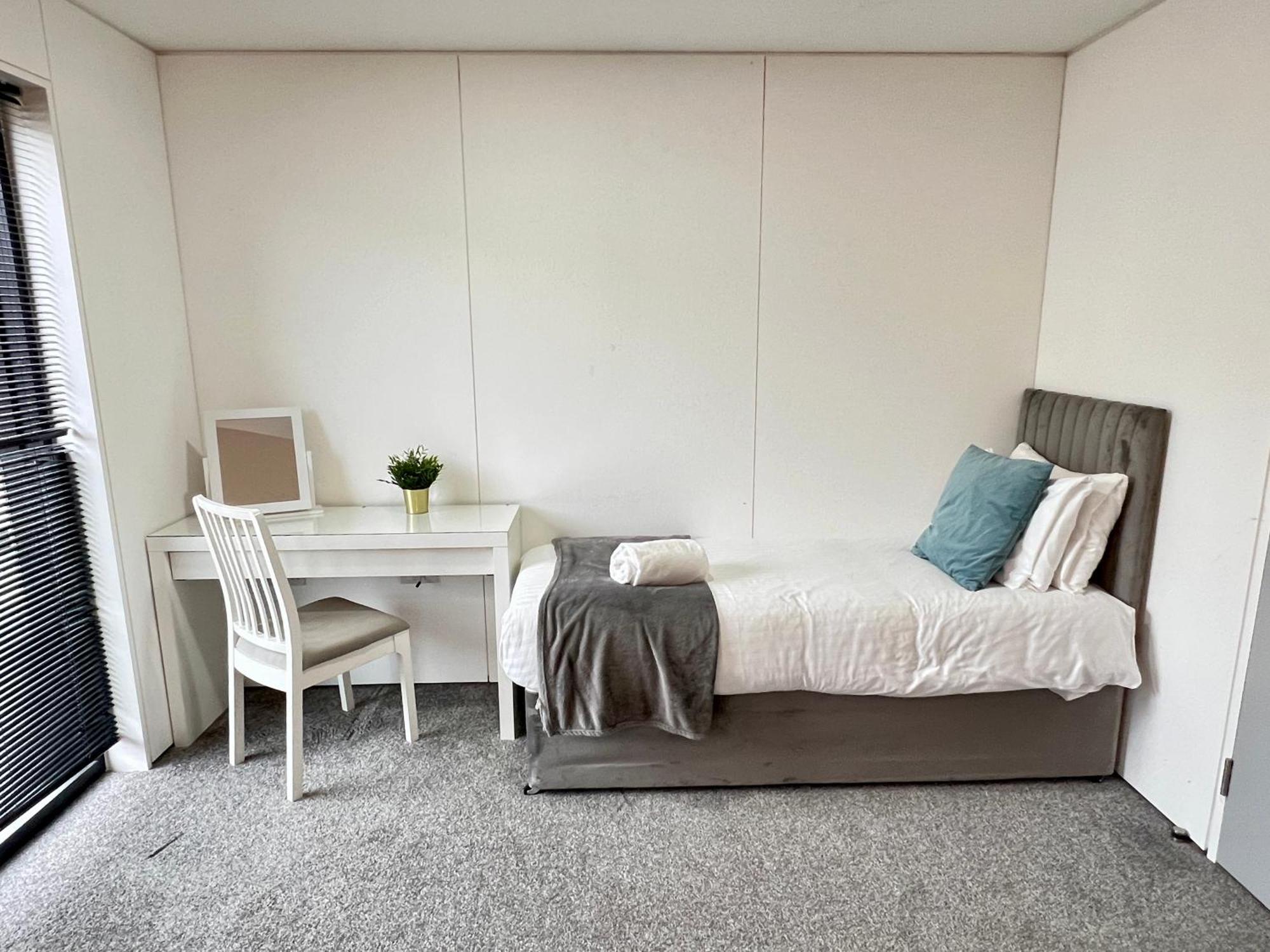 Large Townhouse 5 Beds With Two Parking Spaces - Manchester City Centre מראה חיצוני תמונה
